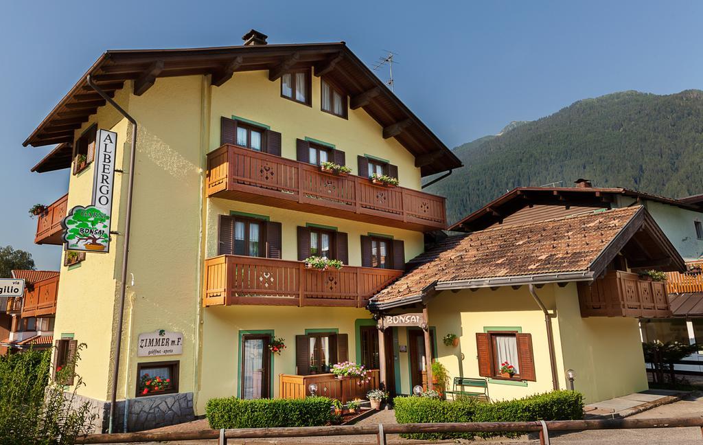 Garni Bonsai Bed & Breakfast Pinzolo Exterior photo