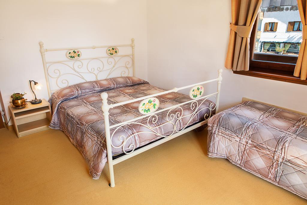 Garni Bonsai Bed & Breakfast Pinzolo Room photo