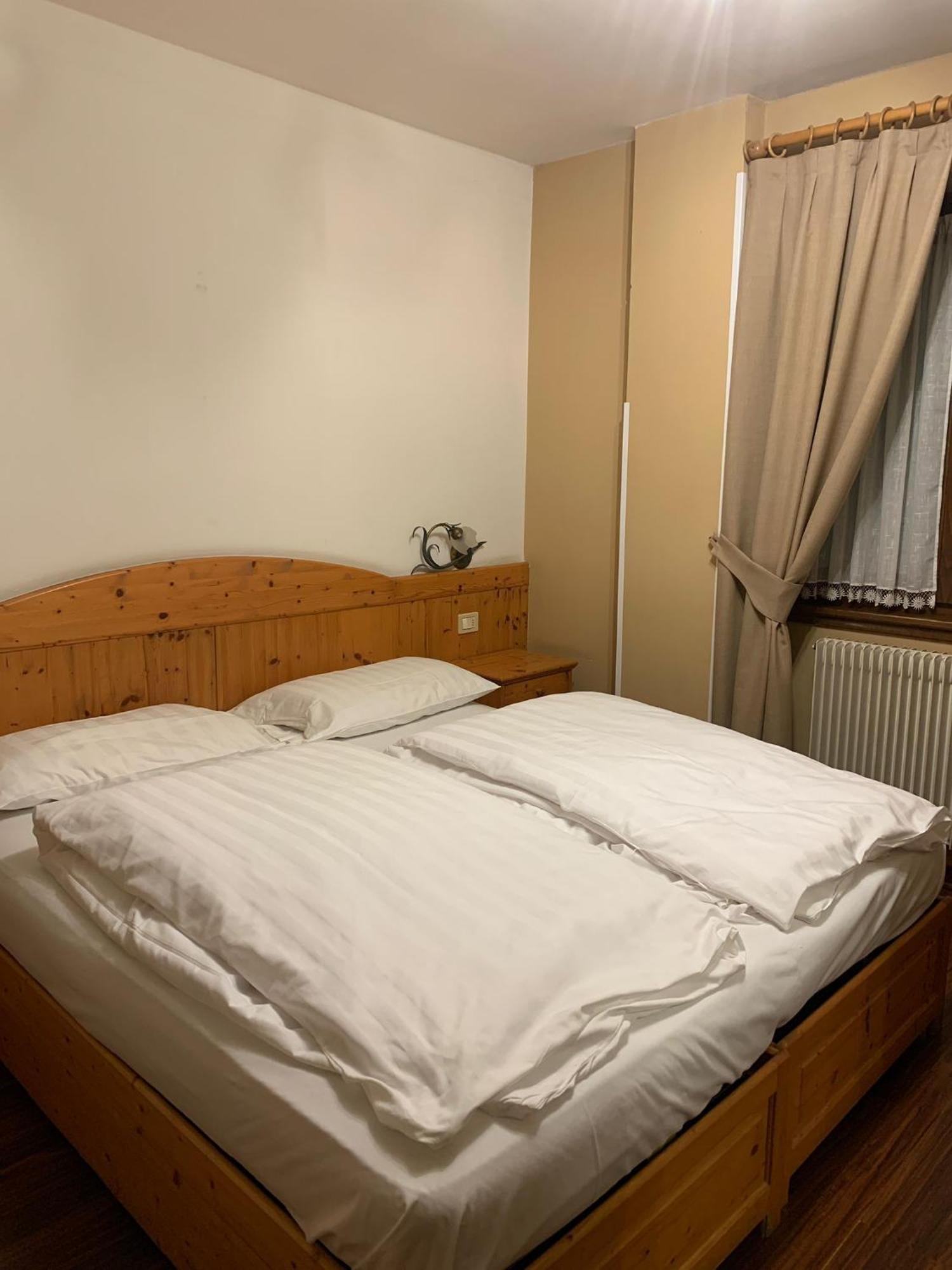 Garni Bonsai Bed & Breakfast Pinzolo Exterior photo