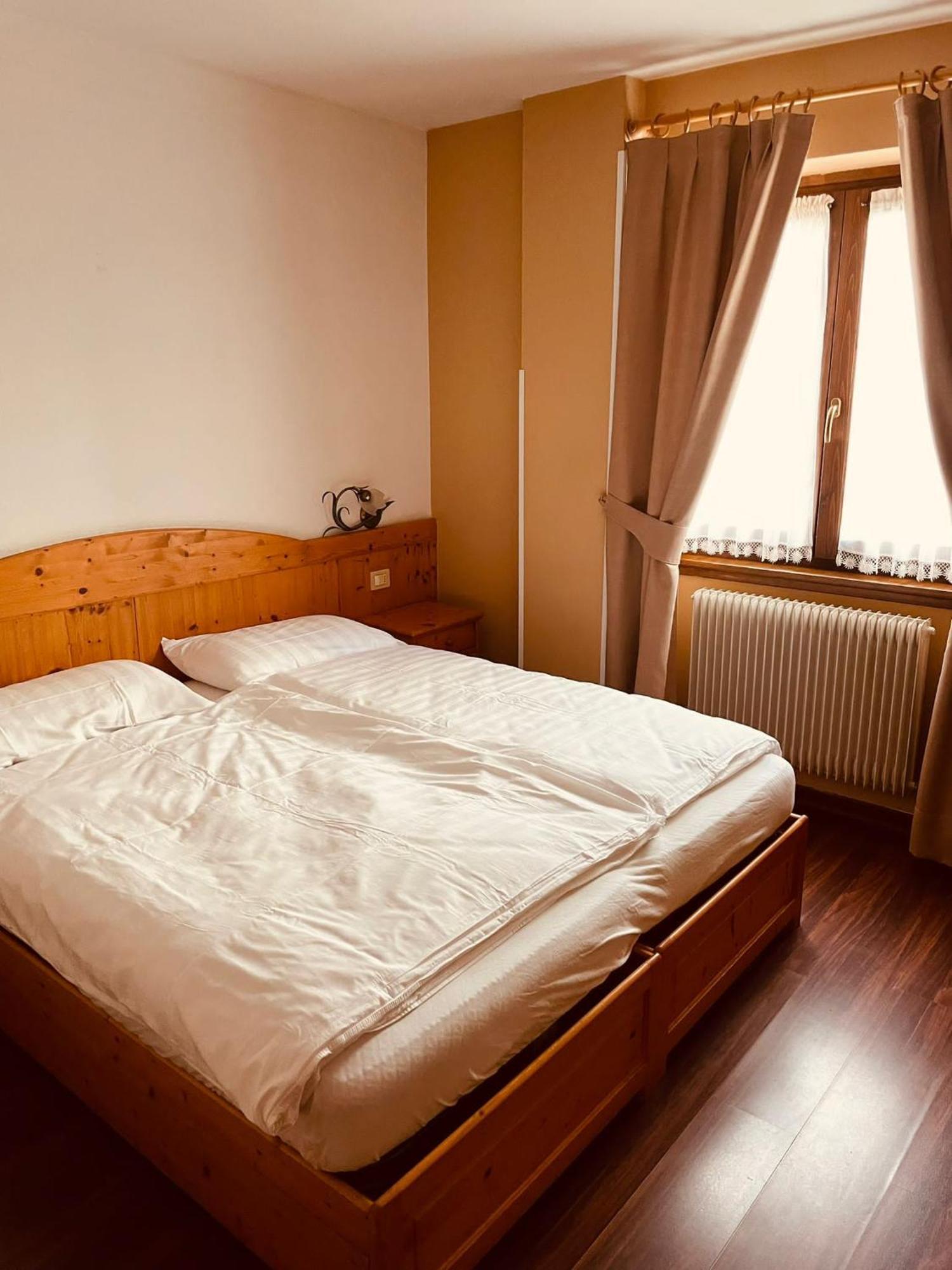 Garni Bonsai Bed & Breakfast Pinzolo Exterior photo
