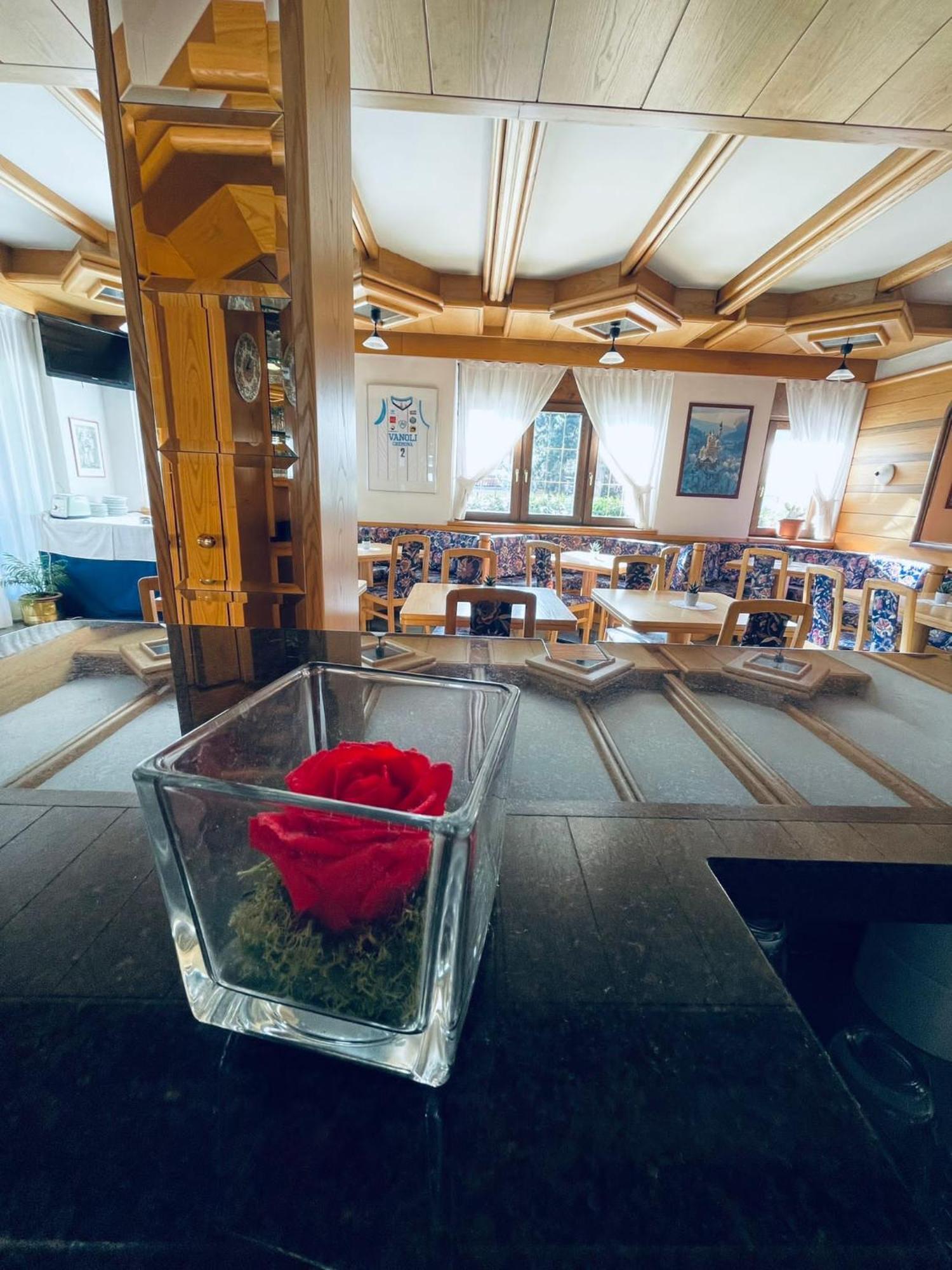Garni Bonsai Bed & Breakfast Pinzolo Exterior photo