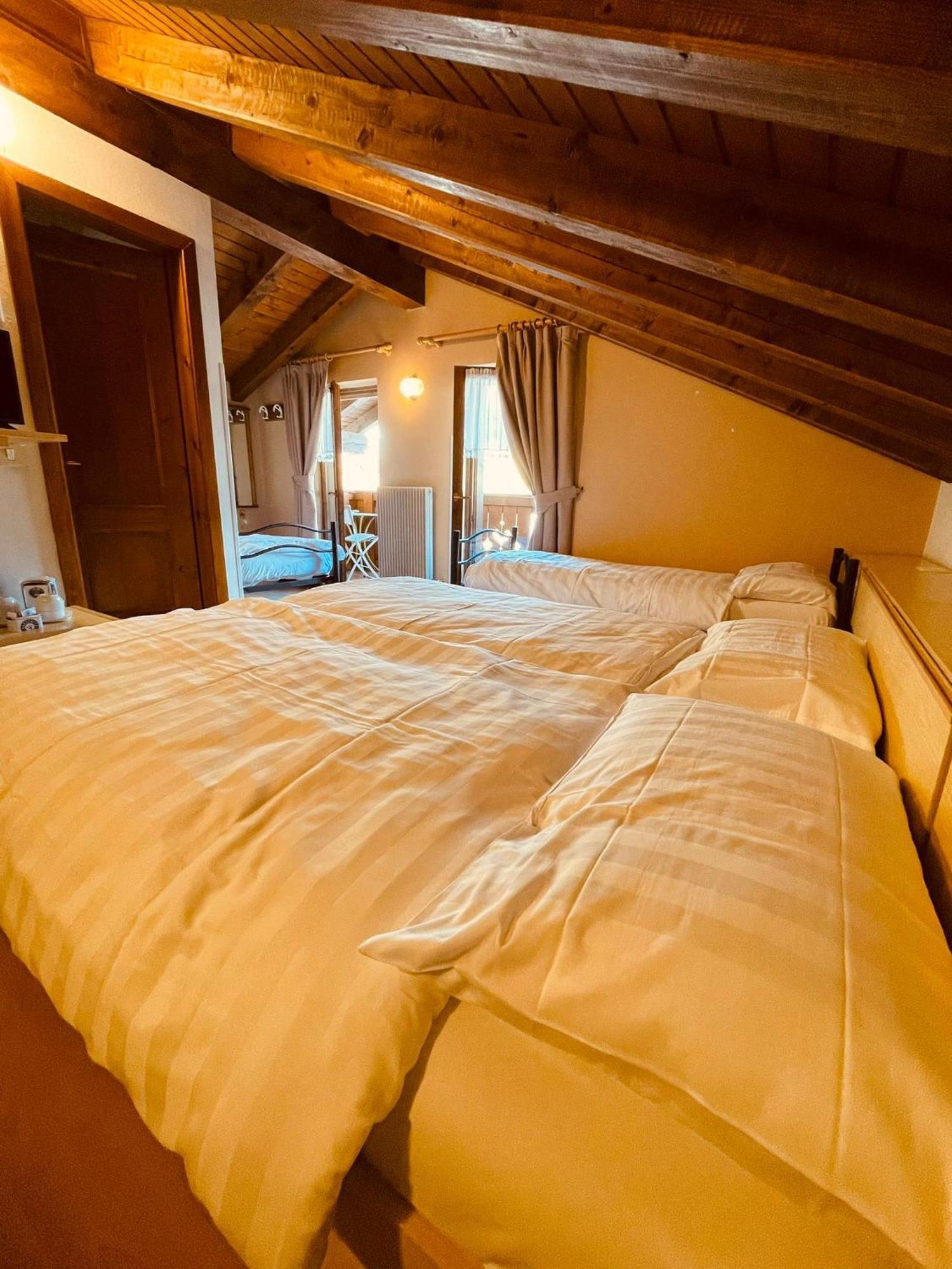 Garni Bonsai Bed & Breakfast Pinzolo Exterior photo