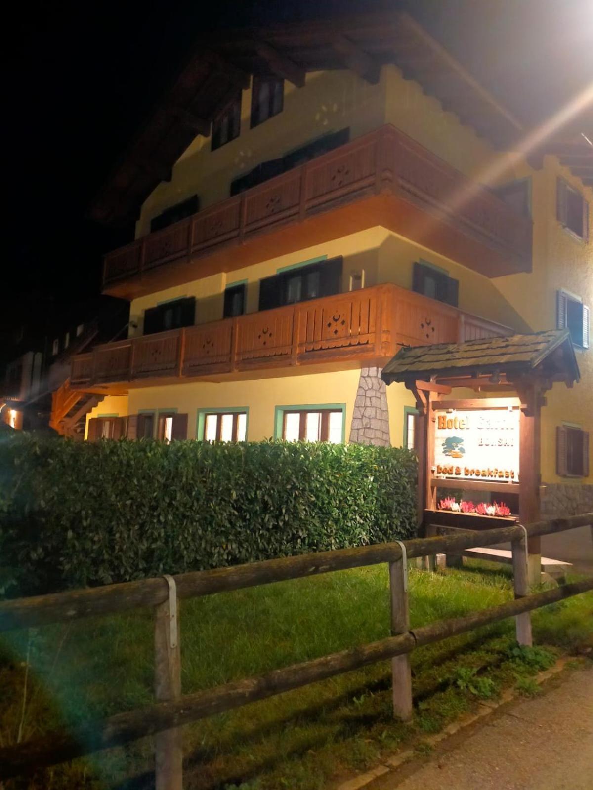 Garni Bonsai Bed & Breakfast Pinzolo Exterior photo