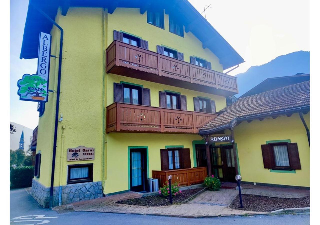 Garni Bonsai Bed & Breakfast Pinzolo Exterior photo