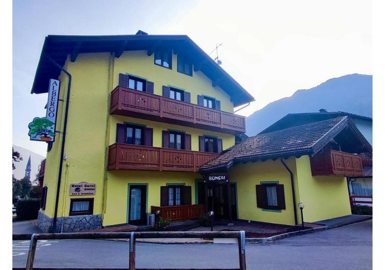 Garni Bonsai Bed & Breakfast Pinzolo Exterior photo