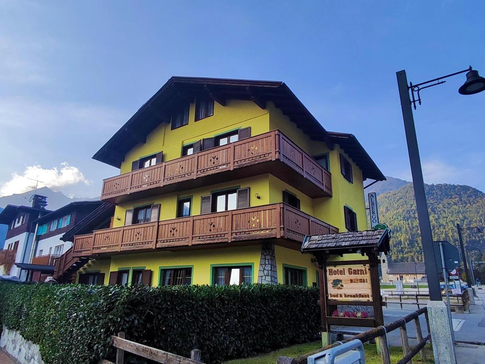 Garni Bonsai Bed & Breakfast Pinzolo Exterior photo