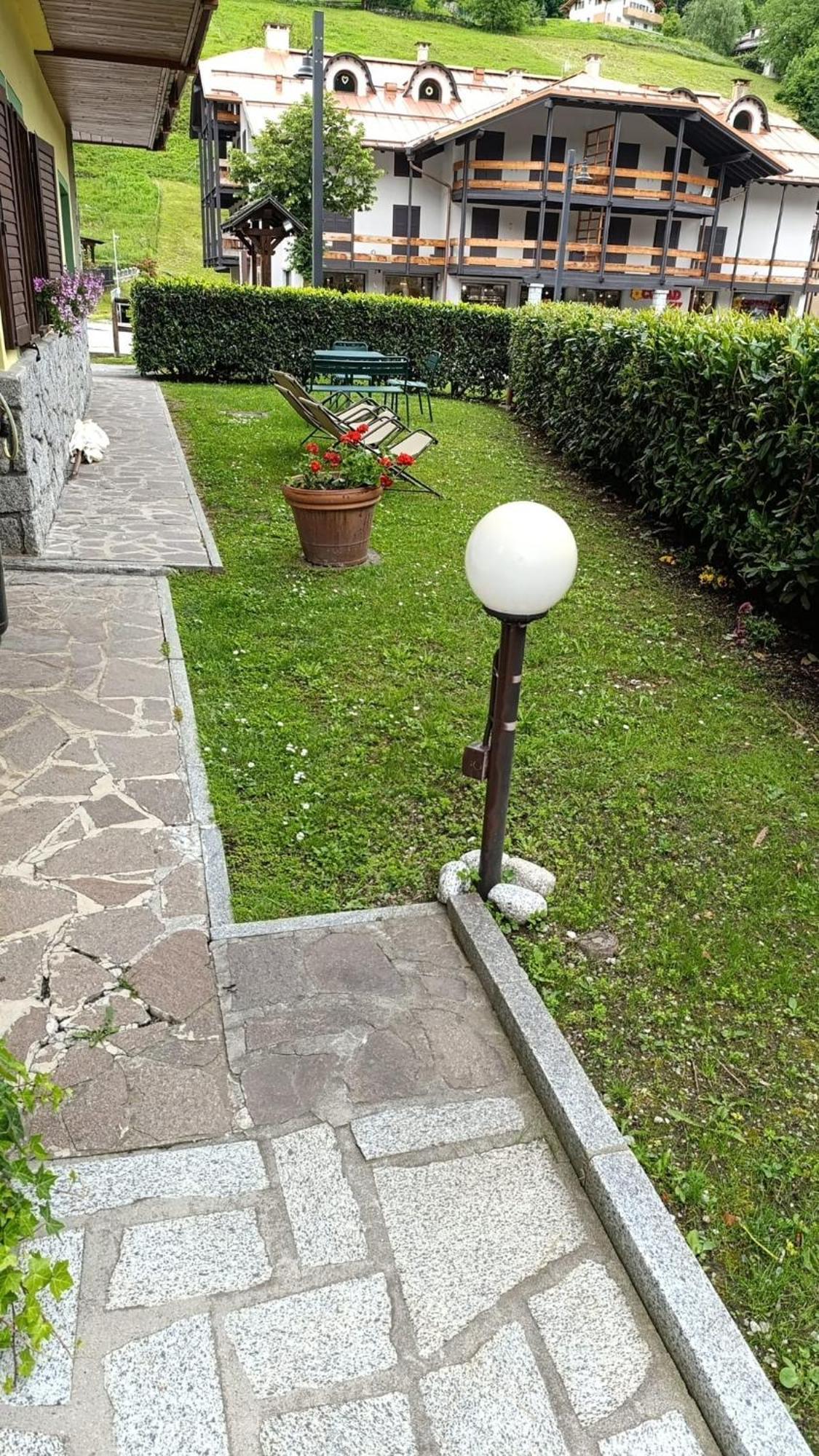 Garni Bonsai Bed & Breakfast Pinzolo Exterior photo