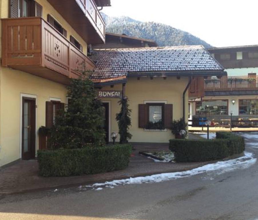 Garni Bonsai Bed & Breakfast Pinzolo Exterior photo
