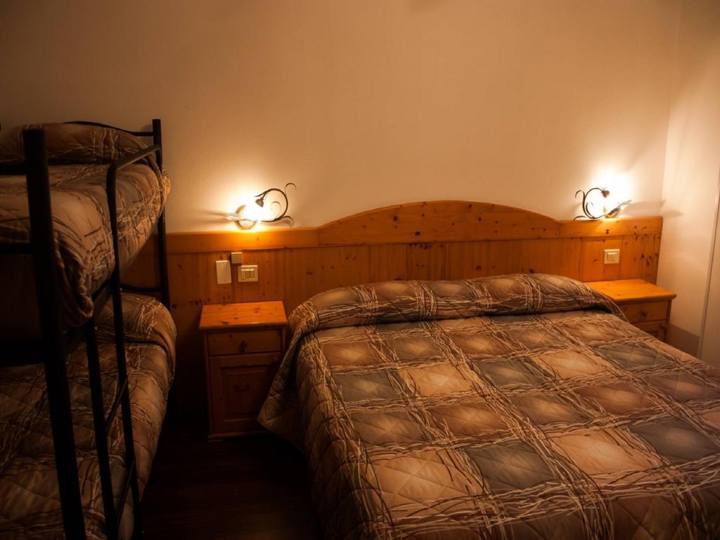 Garni Bonsai Bed & Breakfast Pinzolo Room photo