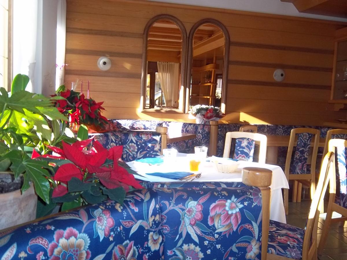 Garni Bonsai Bed & Breakfast Pinzolo Exterior photo