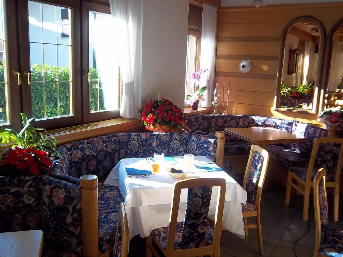 Garni Bonsai Bed & Breakfast Pinzolo Exterior photo