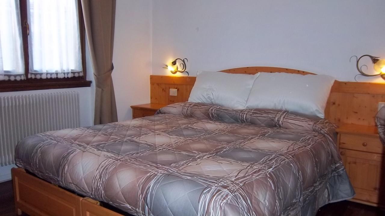 Garni Bonsai Bed & Breakfast Pinzolo Exterior photo